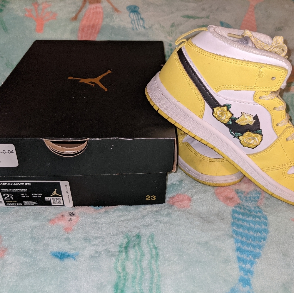 Girls air Jordans yellow rose mid size 2.5